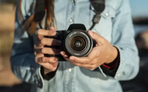 Convocatoria "Ojos que yo encend�. Artistas contempor�neas en di�logo con las mujeres de la Edad de Plata".
