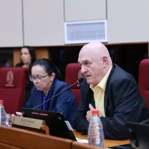 Cartismo tendr�a estrategia para quedarse con banca de Cruzada Nacional