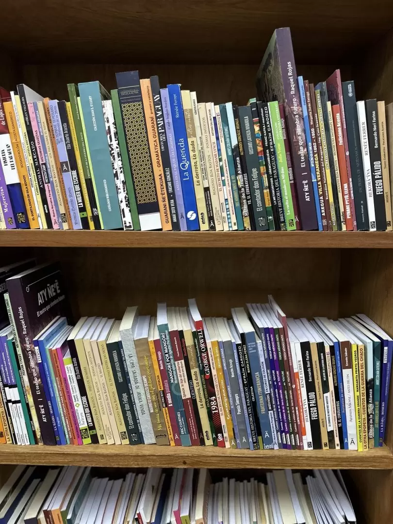 Parte de las colecciones bibliogr�ficas entregadas. Cortes�a
