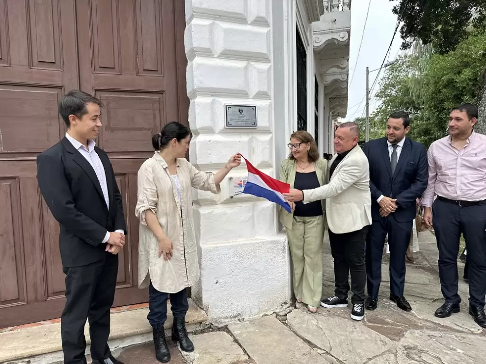 Entrega de colecciones bibliogr�ficas en la Casa de la Cultura de Pilar.