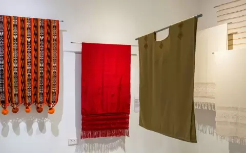 Textiles de la muestra "Tejer mundo, tramar paisaje".