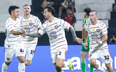 Cerro Porte�o consigue un important�simo triunfo sobre el final en un partido plagado de errores