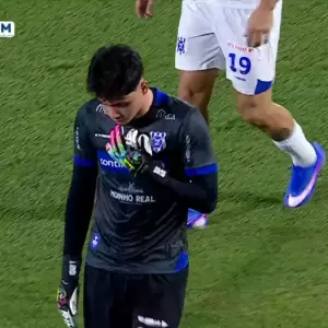 El arquero juvenil que fue titular y sali� antes de los 2 minutos