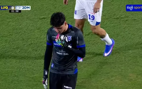 Juan Armoa, arquero de Sportivo 2 de Mayo, protagoniz� una escena que gener� indignaci�n en algunos hinchas.
