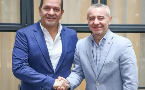 Arnaldo Samaniego y Daniel Centuri�n.