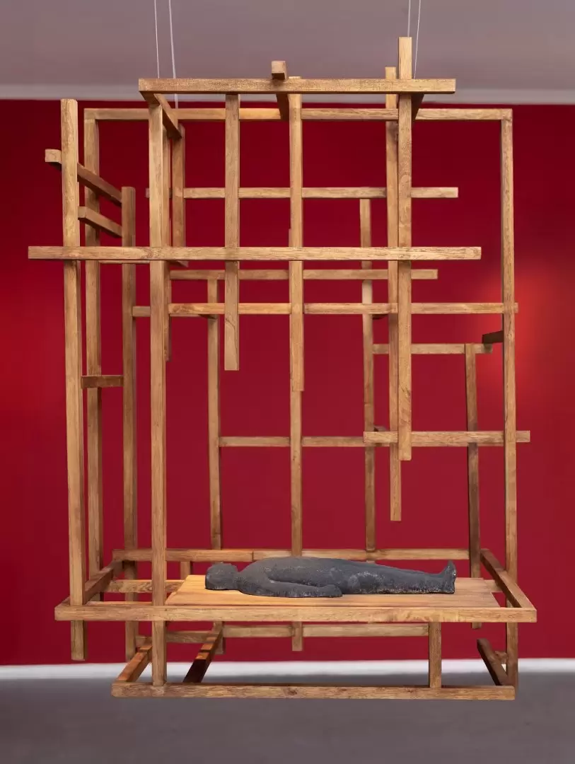 Leonardo Cavalcante, premio estímulo en la XIV Bienal de Arte Sacro Contemporáneo, con "Suspensión". (Foto: Benjamín Vizcaino)