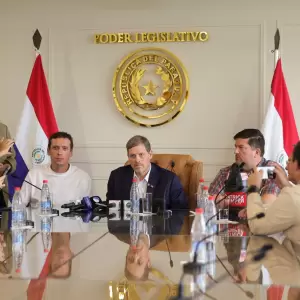 Tras audios que lo comprometen: Cartistas impulsar�n p�rdida de investidura de Javier "Chaque�ito" Vera