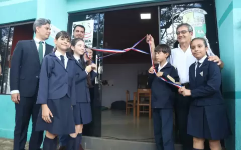 Reinauguraci�n de la Biblioteca Municipal de Vaquer�a (Caaguaz�).