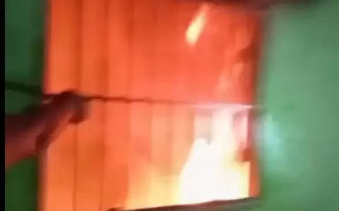 Un hombre incendi� la casa de una mujer por celos a quien hostigaba constantemente.