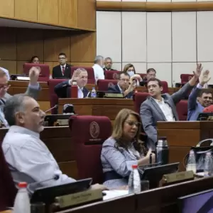 Tenso cruce entre senadores durante sesión extra