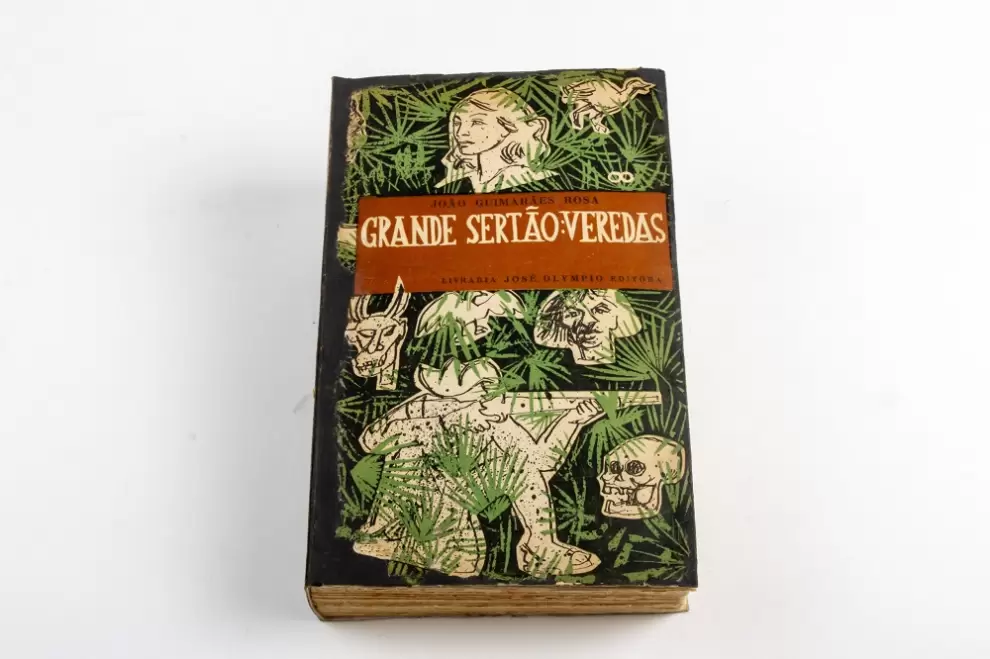 Tapa de la primera edición de "Grande Sertão: Veredas", de João Guimarães Rosa, publicada por Livraria José Olympio Editora en 1956.
