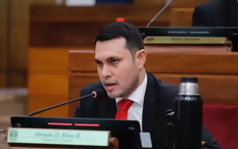 Senador Hern�n Rivas.