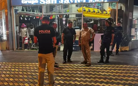 Polic�as realizan procedimientos en la zona de la Rotonda G�minis de Encarnaci�n, donde un trabajador fue v�ctima de un asalto a mano armada.