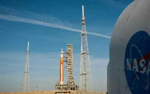 La misi�n tendr� una duraci�n de 10 d�as y los astronautas ver�n con sus propios ojos la cara oculta del sat�lite.