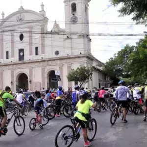 Semana Santa sobre ruedas: tradicional visita a las siete iglesias en Asunci�n