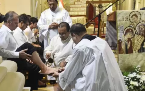El tradicional lavado de los pies.