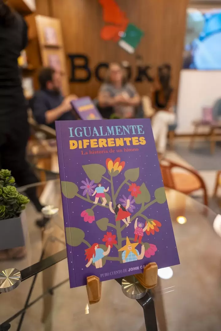 Presentaci�n del cuento "Igualmente Diferentes. La historia de un himno"