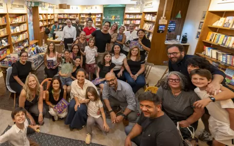 Presentaci�n del cuento "Igualmente Diferentes. La historia de un himno"