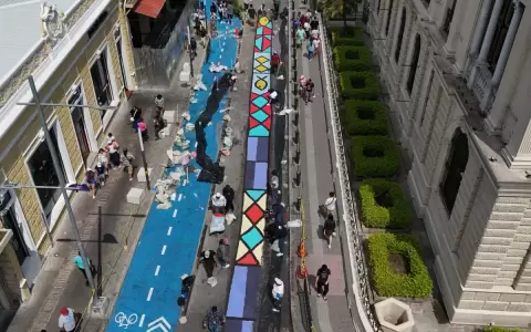 Vista a�rea de la alfombra de sal durante las celebraciones de Semana Santa en el centro hist�rico de San Salvador.