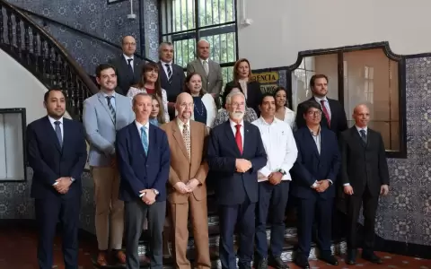 Los representantes de las embajadas y centros culturales que integran la organizaci�n del I Festival de Cine Iberoamericano - Asunci�n 2026.