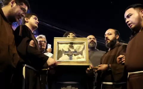 Paraguay recibe reliquia de San Francisco de As�s que peregrinar� hasta Caazap�.