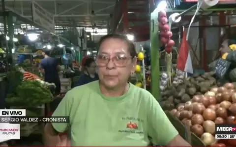Estela Garc�a vendedora del Mercado de Abasto cuestion� el posible aumento del salario m�nimo.