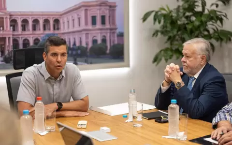 El presidente Santiago Pe�a y el titular de IPS, Jorge Britez.