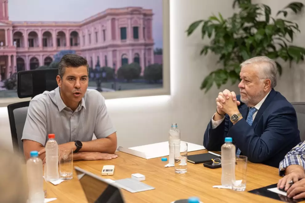 El presidente Santiago Pe�a y el titular de IPS, Jorge Britez.