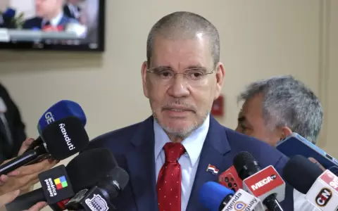 Senador Antonio Barrios.