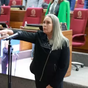 Gladys Mendoza jur� como senadora tras expulsi�n de "Chaque�ito" Vera