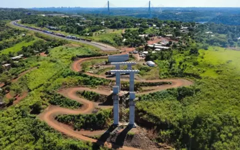 Puente sobre el r�o Monday, ubicado entre las localidades de Los Cedrales y Presidente Franco.