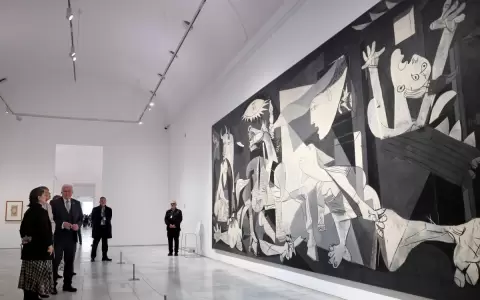 Exhibici�n de la obra maestra de Picasso "Guernica" en el Museo Reina Sof�a de Madrid.