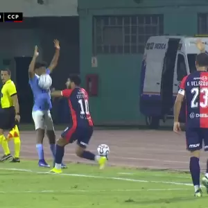 Recorrer� el mundo: la ins�lita expulsi�n de Cecilio Dom�nguez ante Sporting Cristal