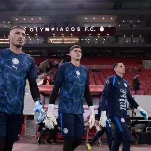 Gast�n Olveira (izquierda), Orlando Gill (centro) y Roberto Junior Fern�ndez (derecha), porteros de la Albirroja.