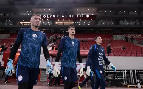 Gast�n Olveira (izquierda), Orlando Gill (centro) y Roberto Junior Fern�ndez (derecha), porteros de la Selecci�n Paraguaya.