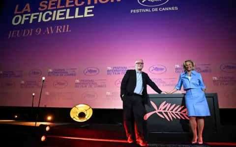 El delegado general, Thierry Fr�maux, y la presidenta del festival, Iris Knobloch, durante el anuncio de la selecci�n oficial de la 79� edici�n
