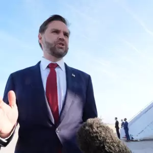 Irán fija condiciones mientras Vance advierte a Teherán que no "juegue" con EE.UU.