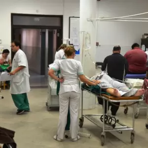 M�dicos estallan y denuncian abandono total en Salud P�blica