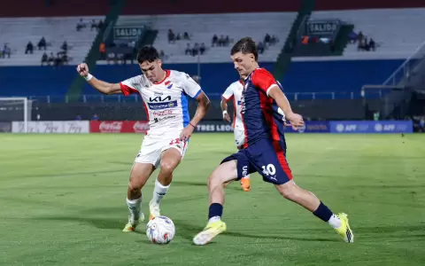 Cerro Porte�o no puede ante un Nacional que aguant� con 9 jugadores en un pol�mico partido