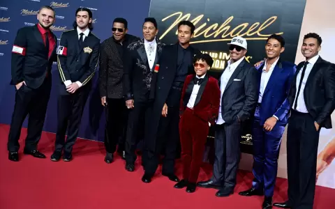 Familiares y allegados de Michael Jackson posan en la alfombra roja del estreno mundial del biopic "Michael" en Berl�n.