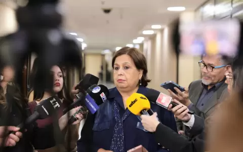 Esperanza Mart�nez, senadora.