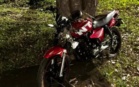 Joven motociclista muere tras caer en la ruta PY02 en Ciudad del Este.
