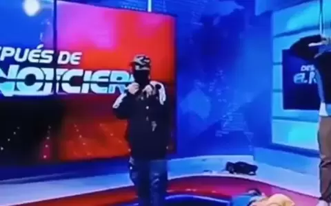 Ecuador: personas encapuchadas toman un canal en vivo y en directo  en el 2024.