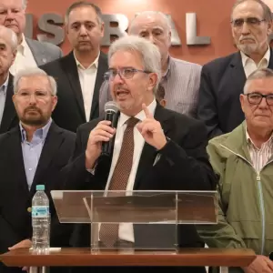 Empresarios acusan al Gobierno de ahogar la economía real para cubrir excesos políticos