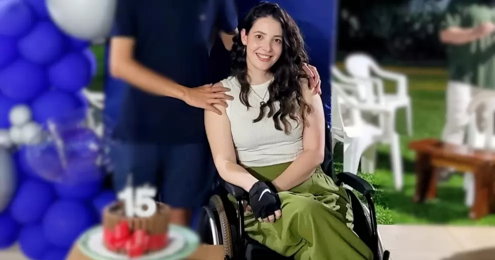 Lali Areco apela a la solidaridad para poder acceder a su nueva silla de ruedas. Foto: Gentileza.