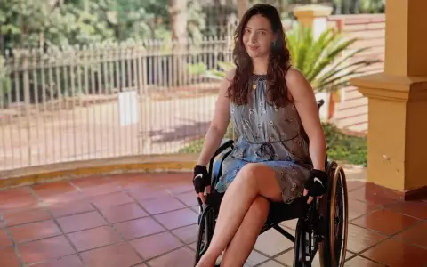 Lali Areco apela a la solidaridad para poder acceder a su nueva silla de ruedas.