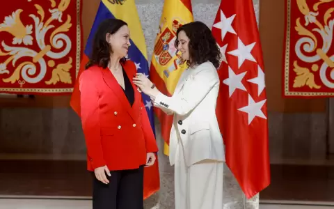 La presidenta de la Comunidad de Madrid, Isabel D�az Ayuso, impone la Medalla de Oro de la regi�n a la l�der opositora venezolana Mar�a Corina Machado