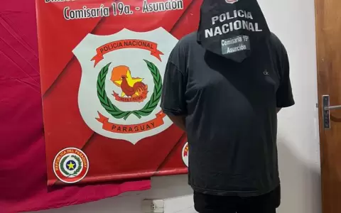 El sospechoso fue reducido por una cajera tras intentar llevar productos sin pagar en un minimercado de Asunci�n.