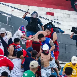 La violencia en el Superclásico dejó 56 heridos entre hinchas y policías