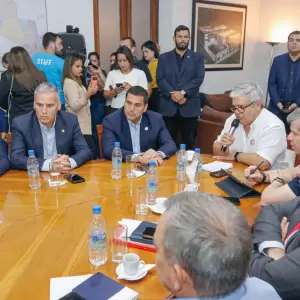 Tras los incidentes en el Supercl�sico, Harrison se re�ne con el ministro Riera
